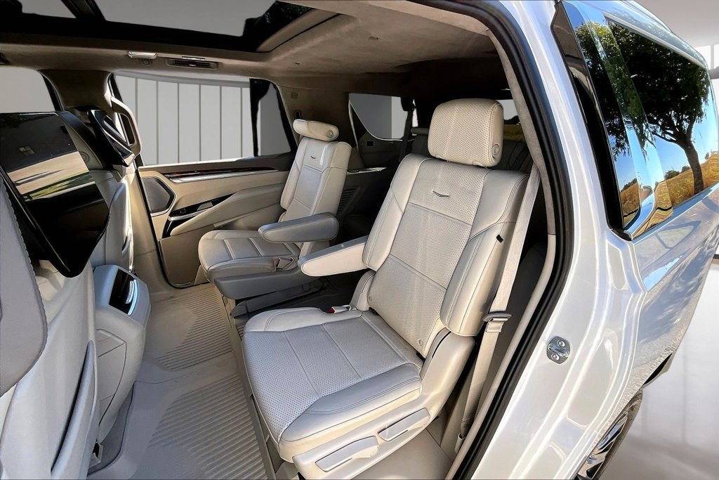 Certified Used 2025 Crystal White Tricoat Cadillac Premium Luxury Platinum image 28