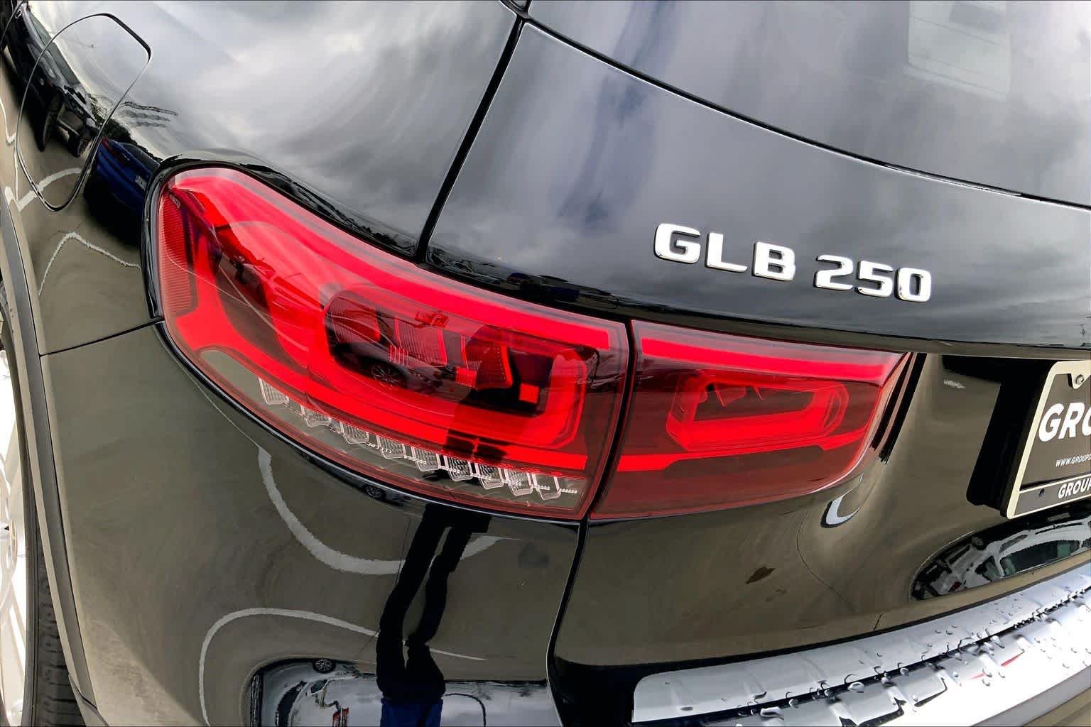 Used 2023 Night Black Mercedes-Benz GLB 250 image 28