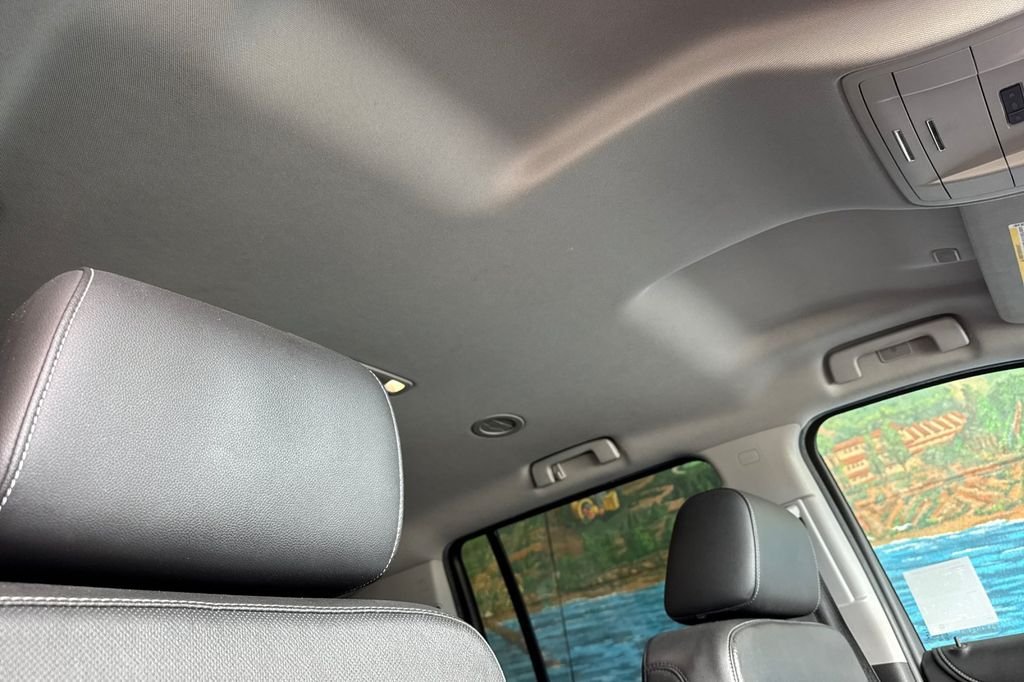 Used 2018 Silver Ice Metallic Chevrolet Premier image 22
