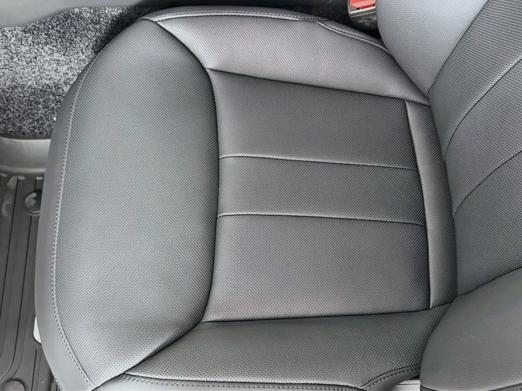 New 2026 Santorini Black Land Rover SE 7 Seats image 20