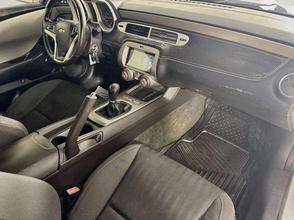 Used 2014 Silver Chevrolet 1LS image 31