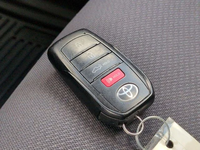 Used 2022  Toyota SR5 image 24