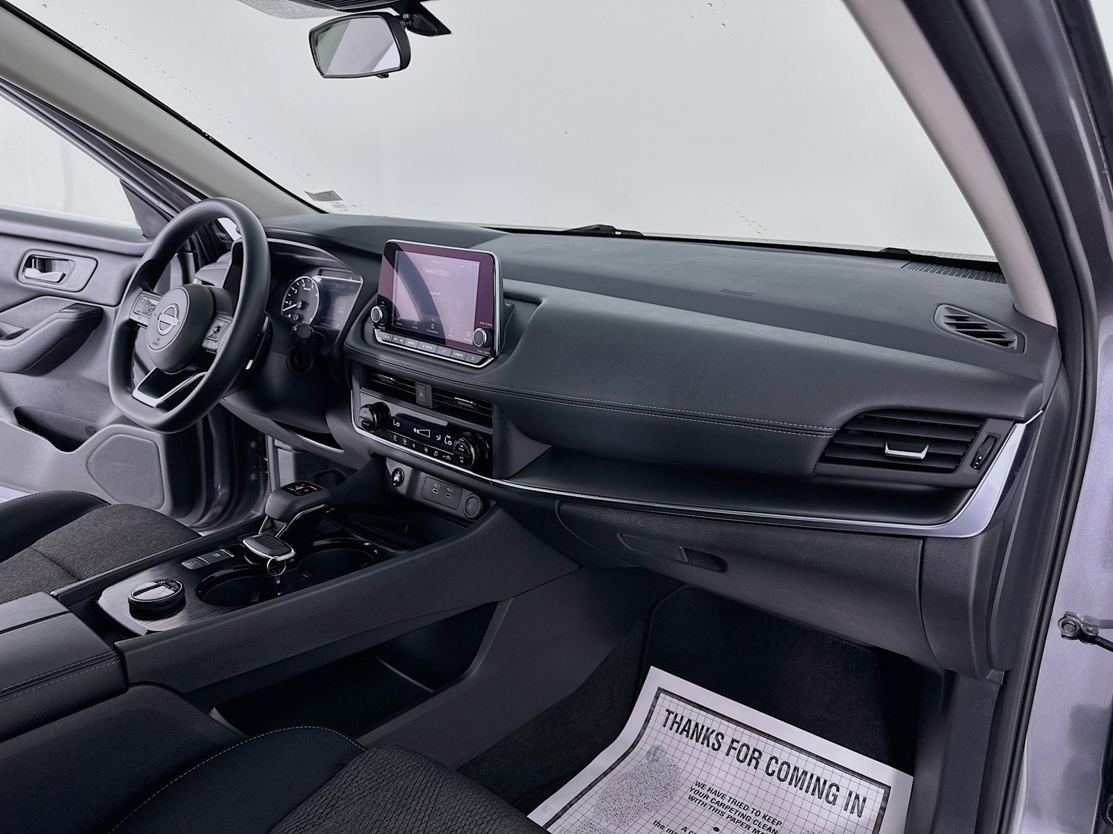2024 Nissan Rogue SV - Photo 31