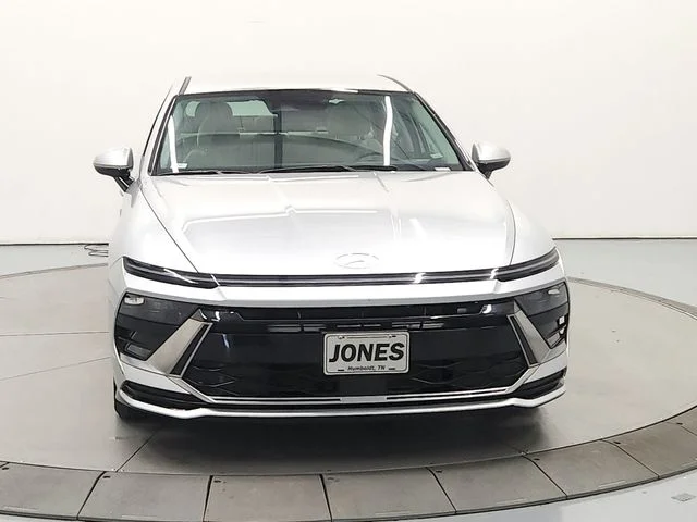 Used 2025 Silver Hyundai SEL image 3