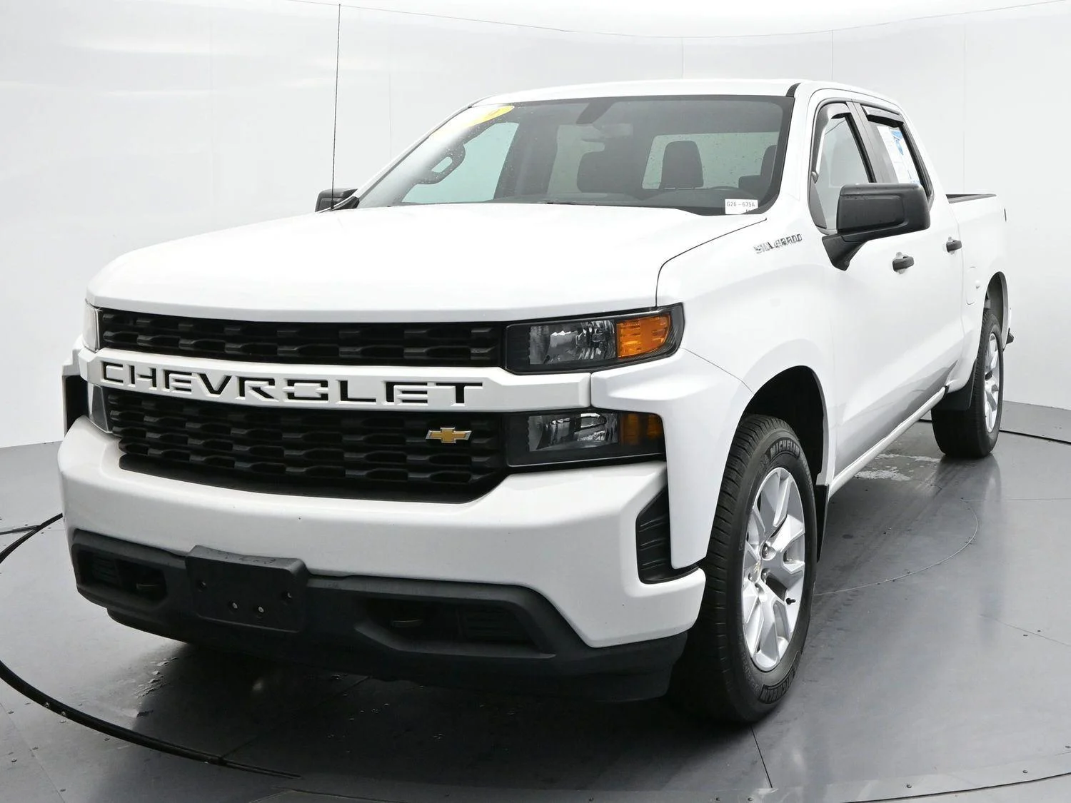 Used 2019 SUMMIT WHITE Chevrolet Custom image 3