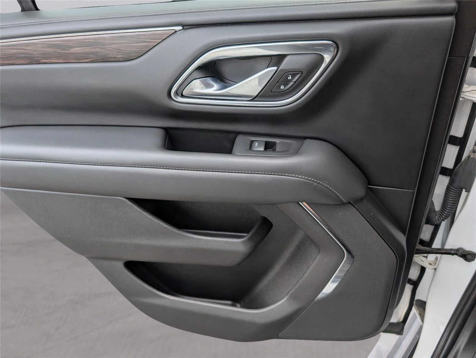 Used 2023 Summit White Chevrolet LS image 26