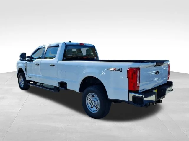 Used 2025 White Ford XL image 6