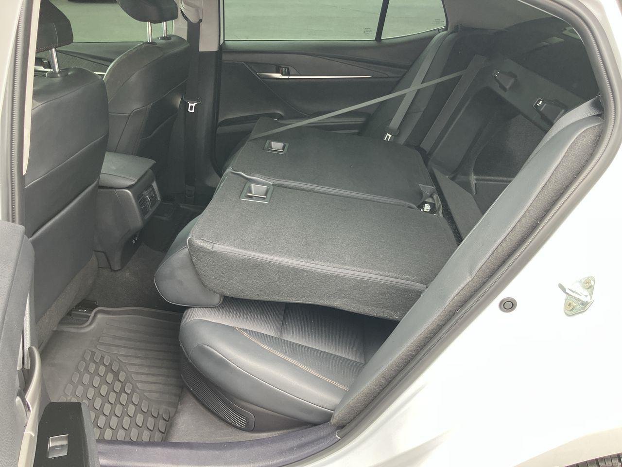 Used 2025 White (Wind Chill Pearl) Toyota XLE image 28