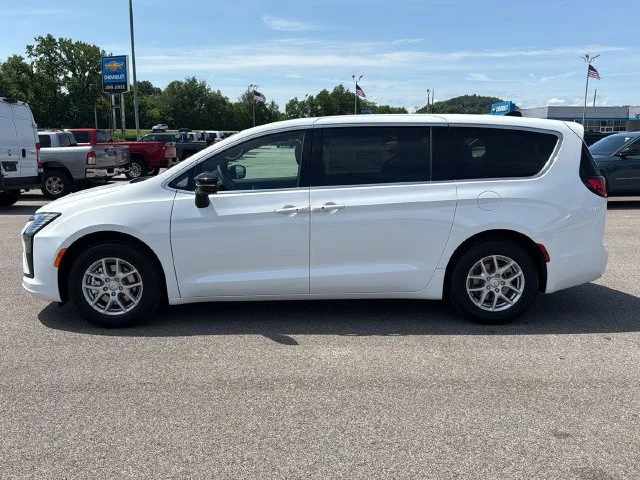 New 2027 White/off-white Chrysler Select image 7