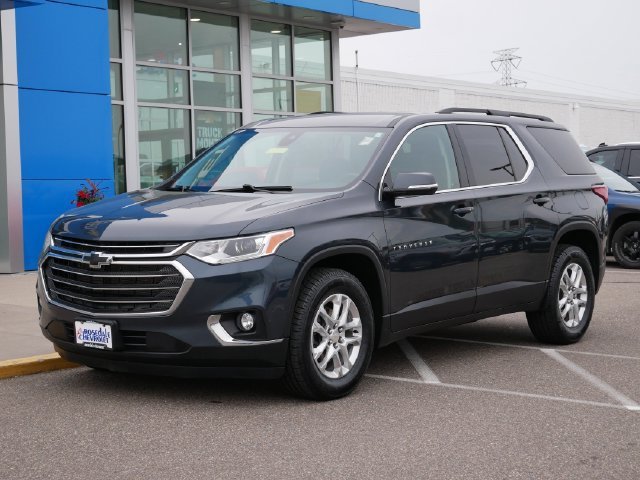 Used 2021 Chevrolet Traverse 1LT with VIN 1GNEVGKW8MJ102316 for sale in Roseville, Minnesota