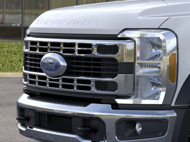 New 2025 Oxford White Ford XL image 17