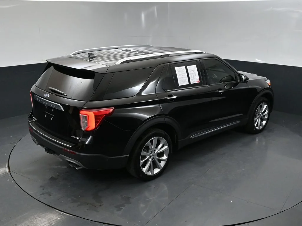 Used 2021 Black Metallic Ford Platinum image 39