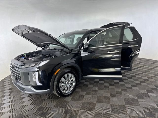 Certified Used 2025 Black Hyundai SE image 13