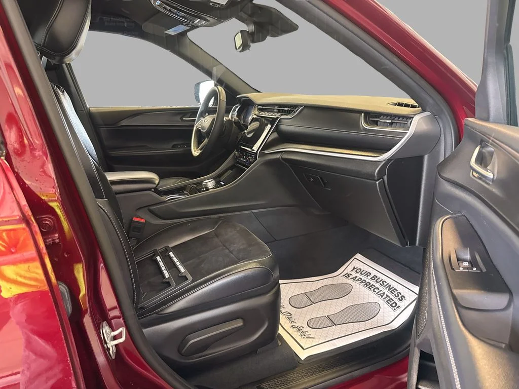 Used 2023 Red Jeep Altitude X image 13
