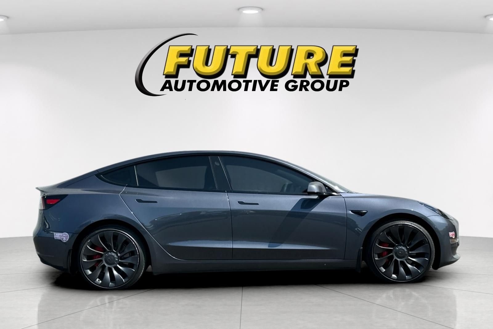 Used 2023  Tesla Performance image 2