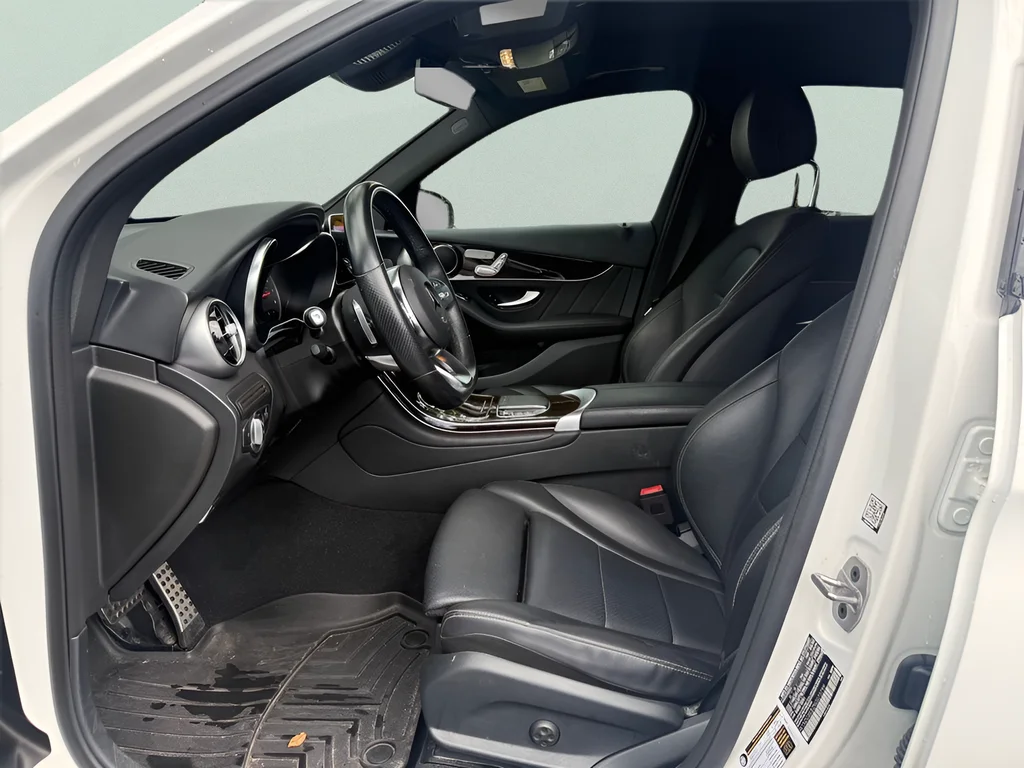 Used 2022  Mercedes-Benz GLC 300 image 9