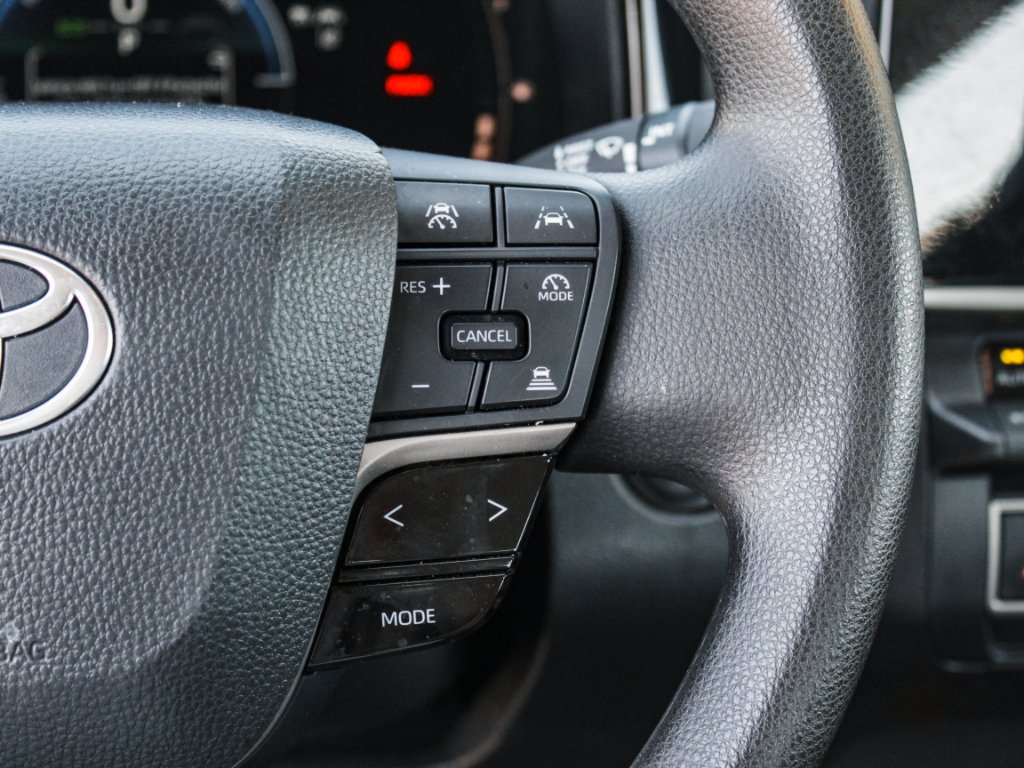 Used 2025 Wind Chill Pearl Toyota XSE image 13