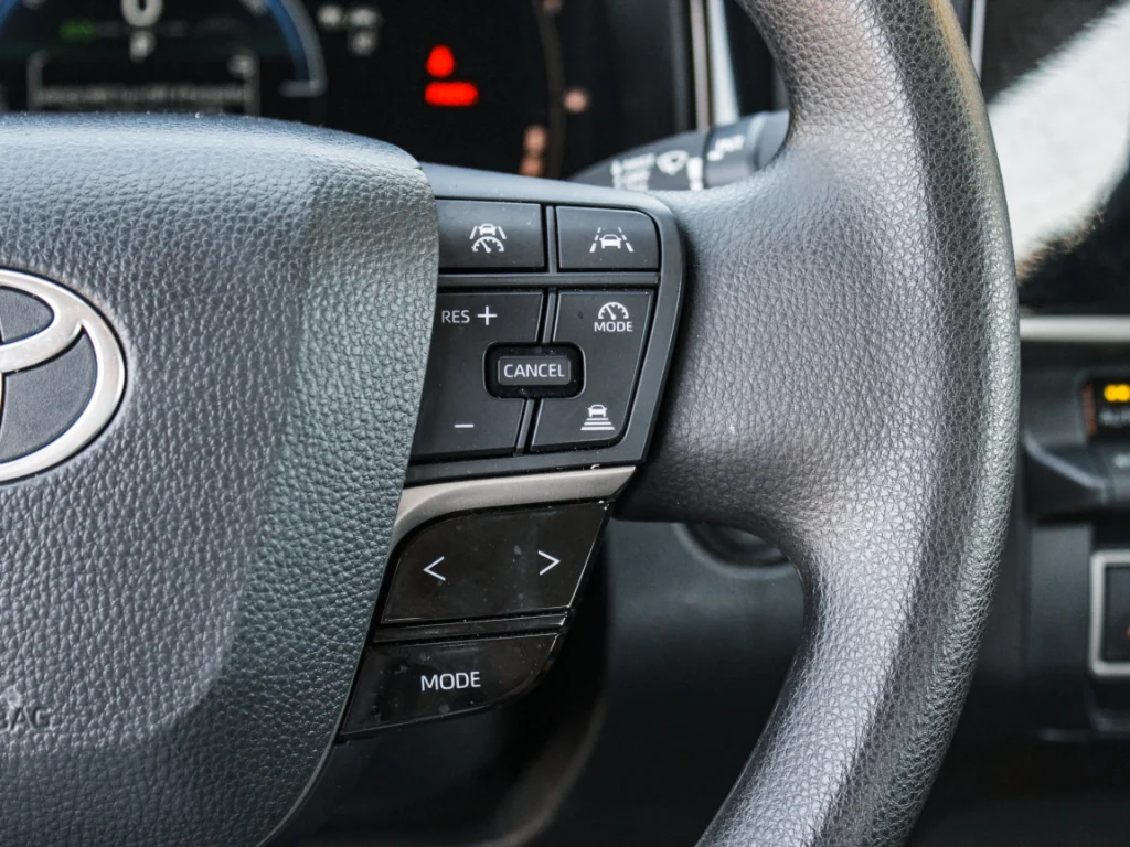 Used 2025 Wind Chill Pearl Toyota XSE image 13