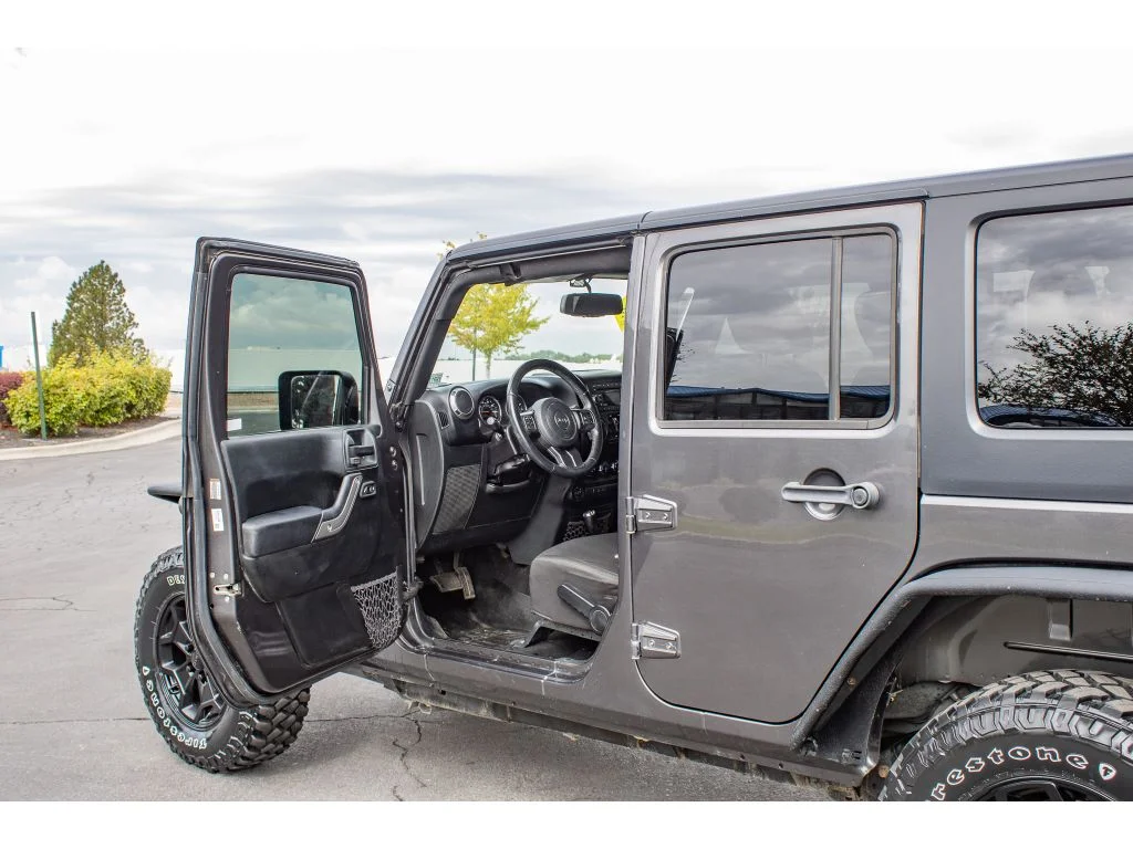 Used 2018 Granite Crystal Metallic Clearcoat Jeep Sport S image 24
