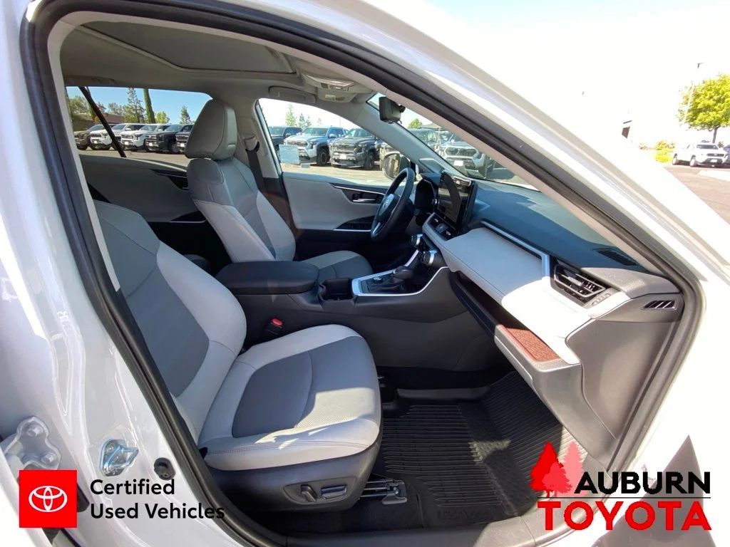 Certified Used 2025 Wind Chill Pearl Toyota Limited image 15