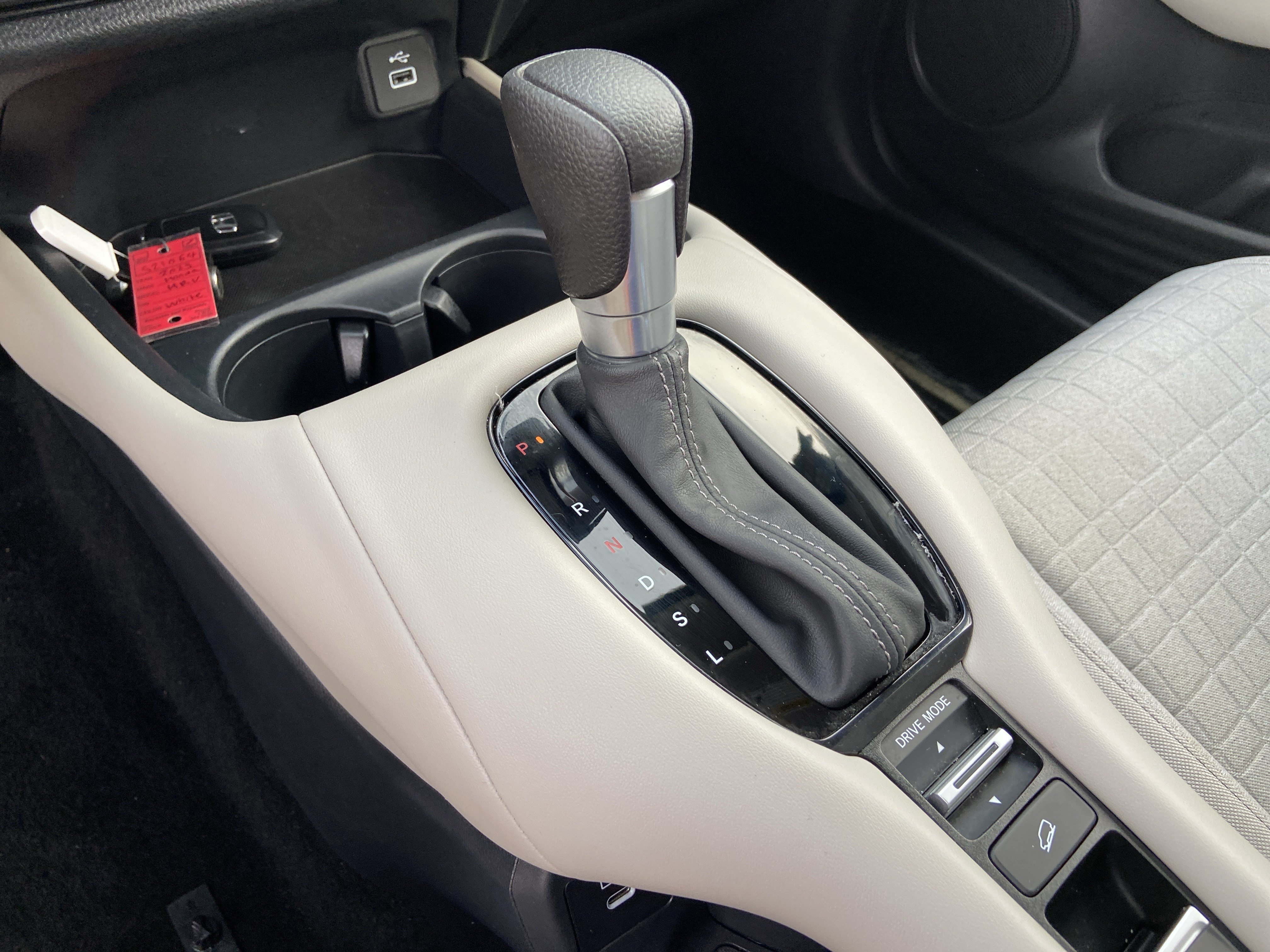 Used 2025 Platinum White Pearl Honda LX image 39