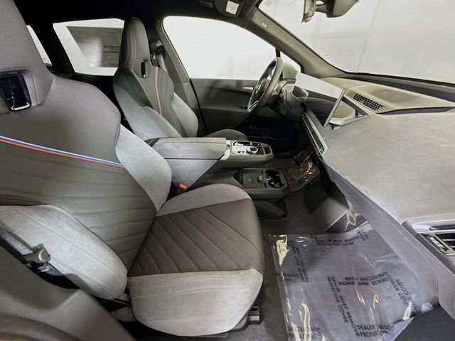 Used 2026 Gray Metallic BMW xDrive60 image 29