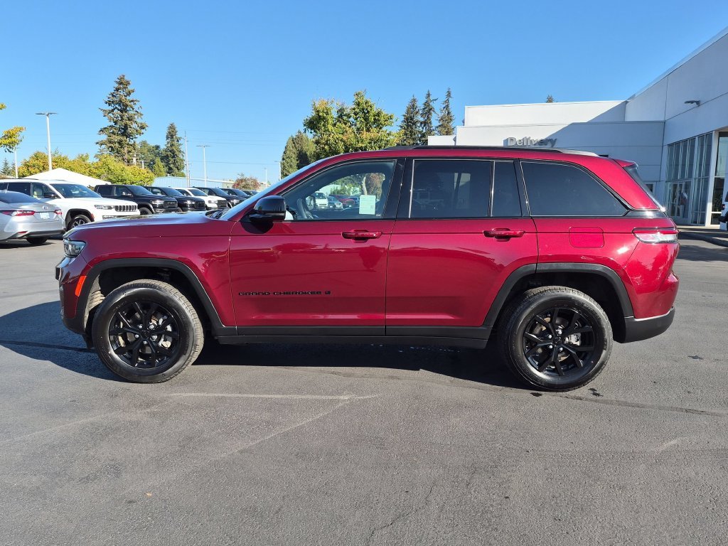 Used 2025 Red Jeep Altitude image 3