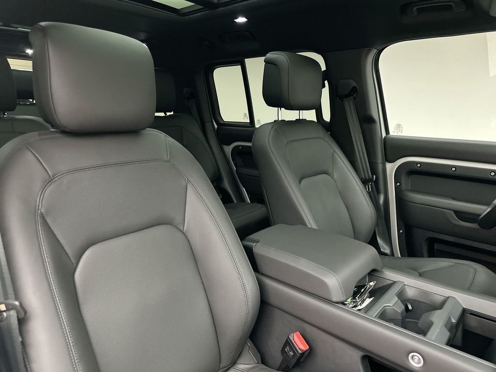 New 2026 Borasco Grey Metallic Land Rover X-Dynamic SE image 14