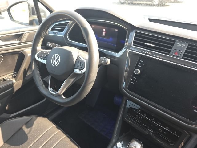 Used 2022  Volkswagen 2.0T SE image 13