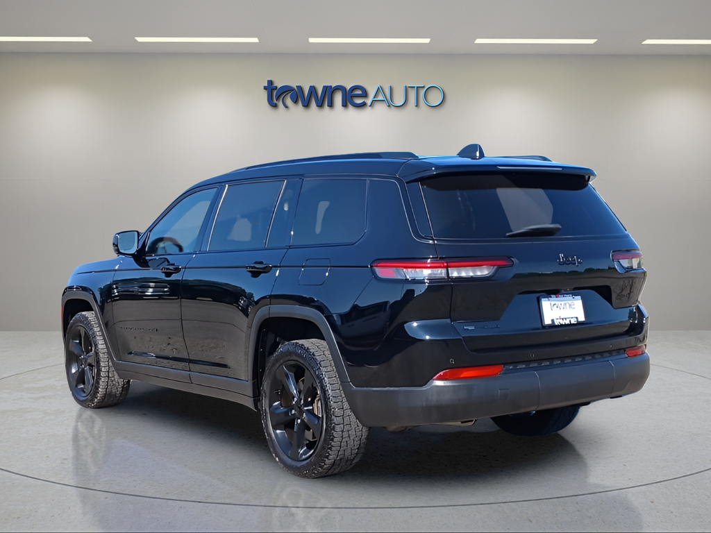 Used 2022 Black Jeep Altitude image 4