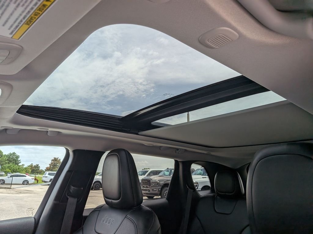 Used 2022 Gray Jeep Limited image 17
