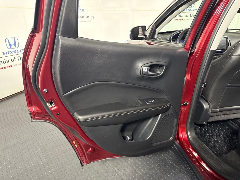 Used 2021 Velvet Jeep Latitude image 12