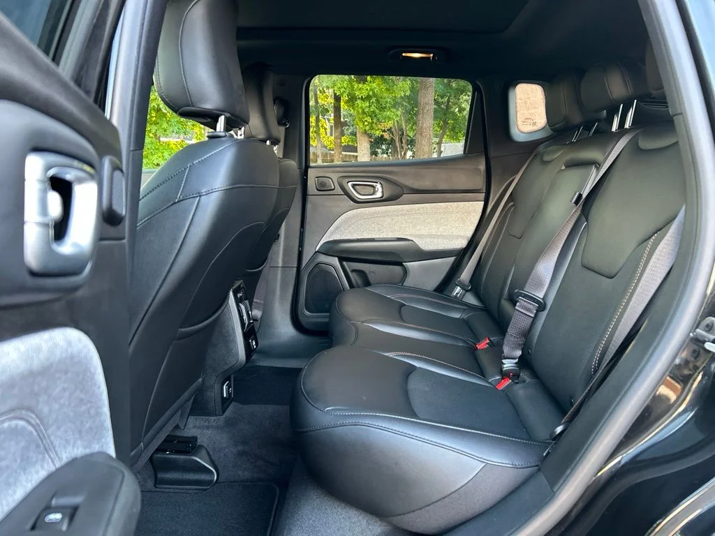 Used 2023 Black Jeep Latitude Lux image 25