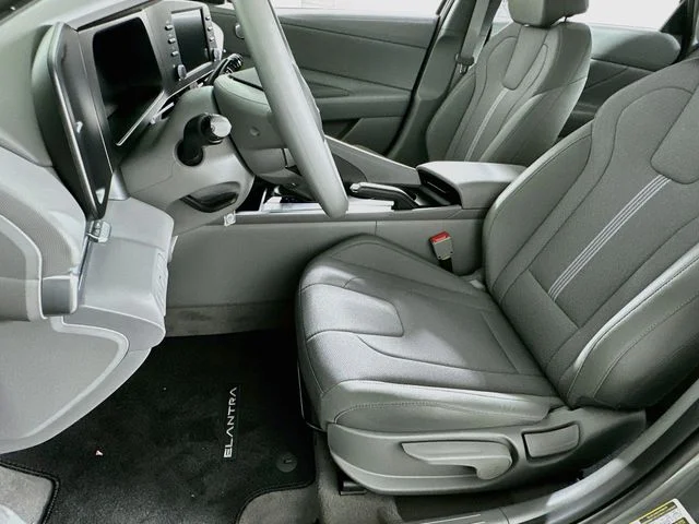 New 2026 Hyundai ELANTRA SE