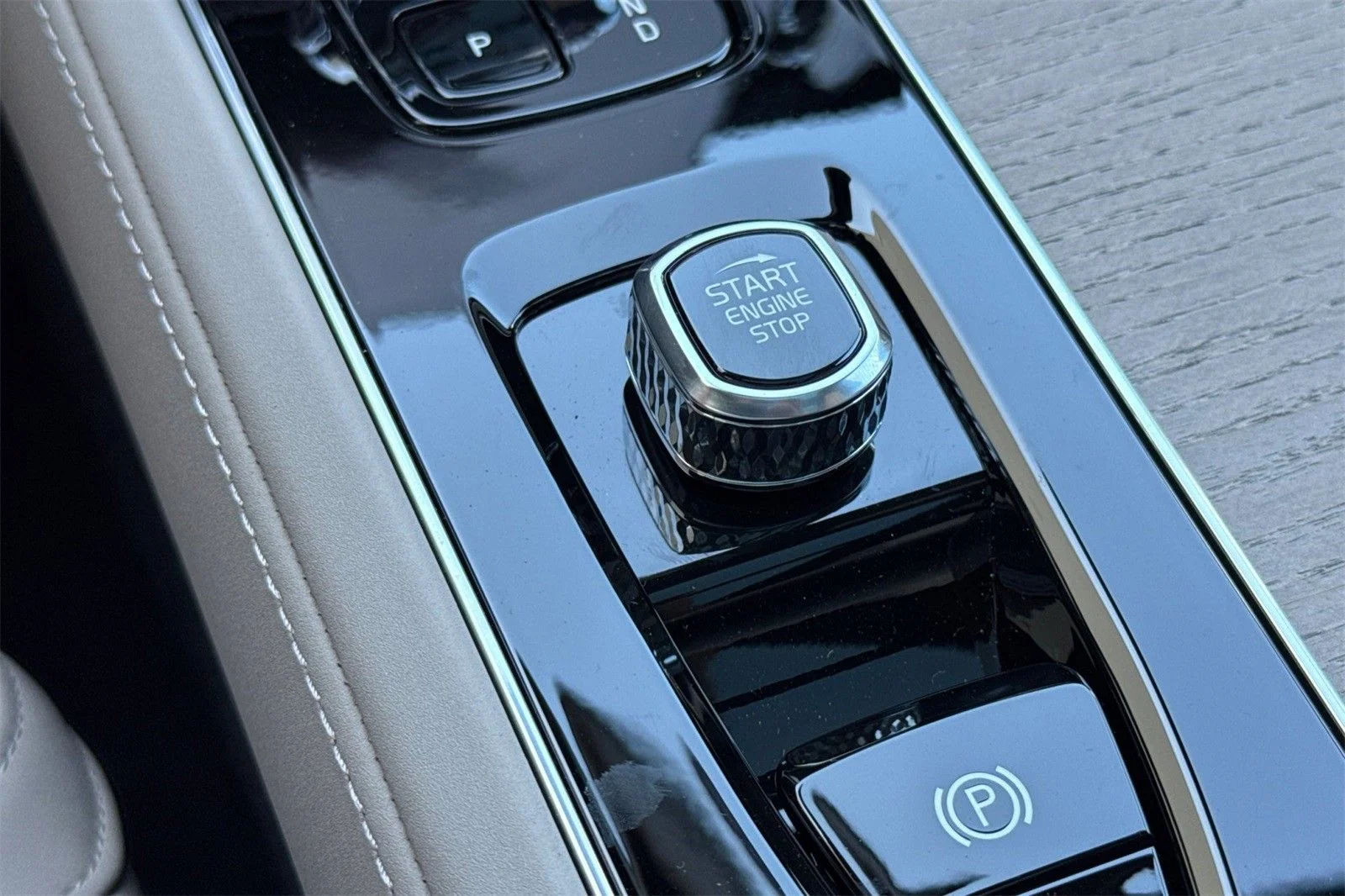 2026 Volvo XC90 Plus - Photo 23
