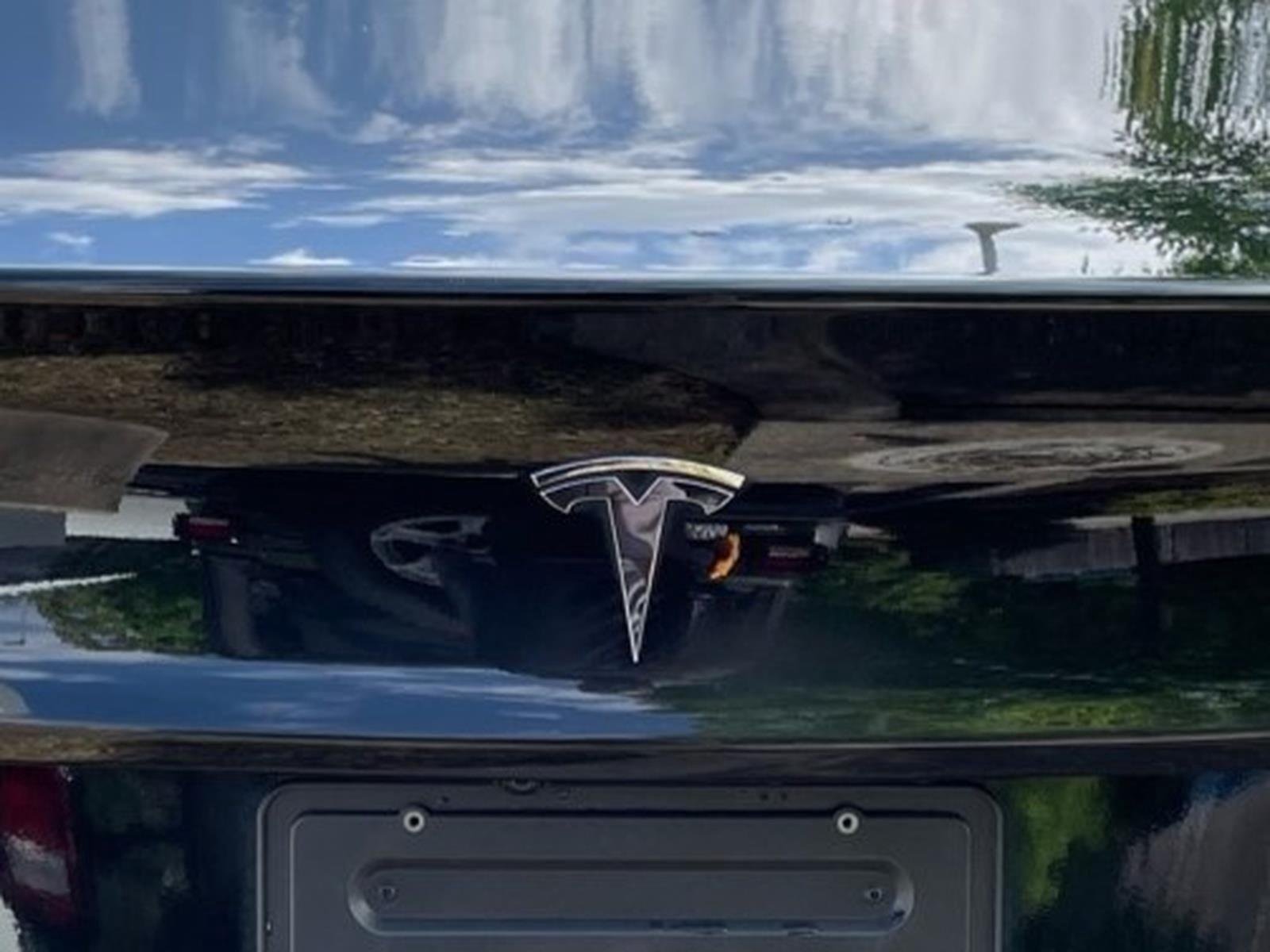 Used 2023  Tesla  image 12