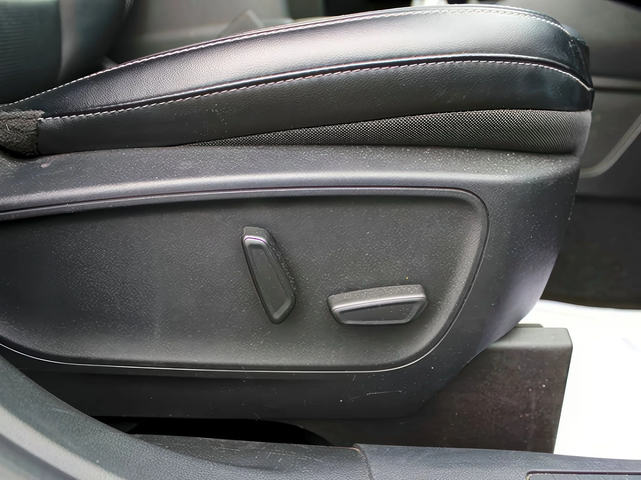 Used 2024 Agate Black Metallic Ford Platinum image 25
