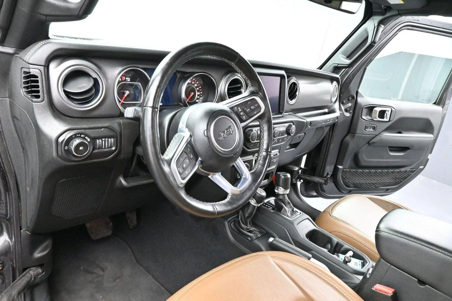 Used 2022 Granite Crystal Metallic Clearcoat Jeep Unlimited Rubicon image 15