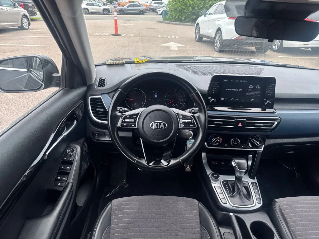 Used 2021 Black Kia S image 12