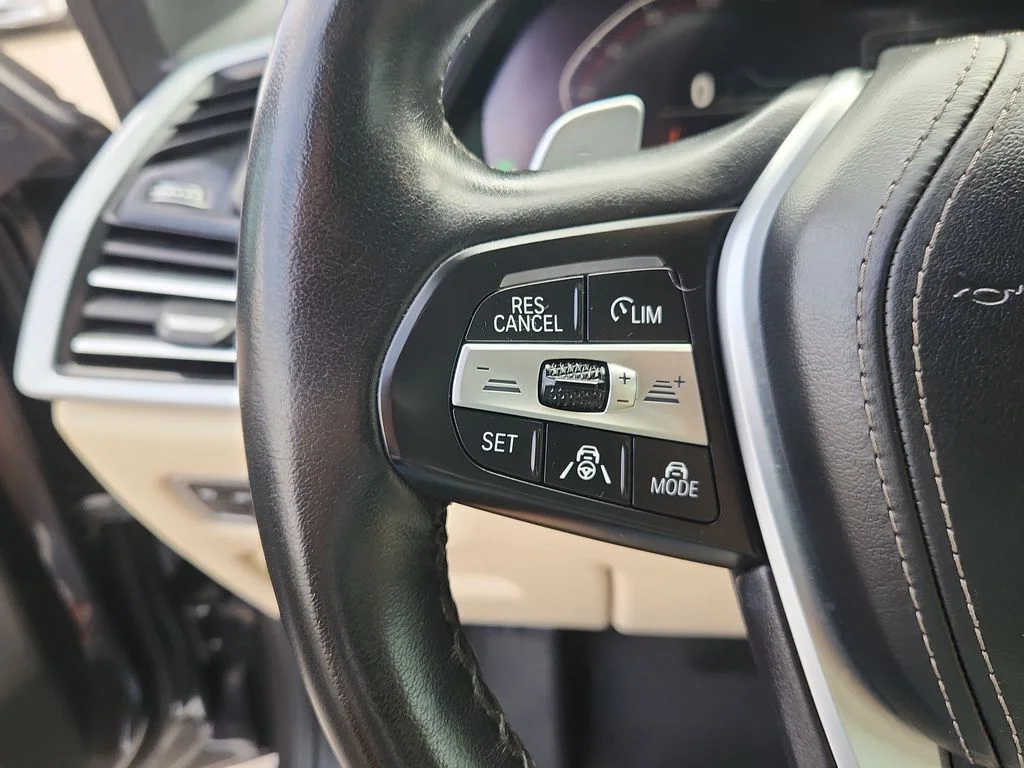 Used 2021 Gray BMW xDrive40i image 22