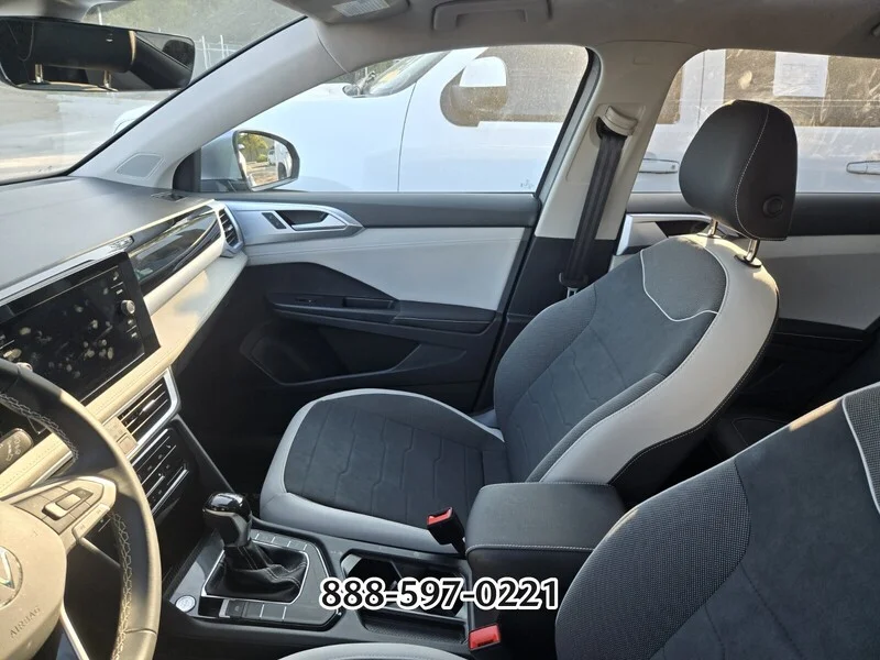 Used 2026 Pyrite Silver Metallic Volkswagen 1.5T SE image 8