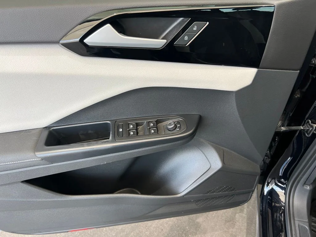 New 2025 Black Volkswagen 1.5T S image 11