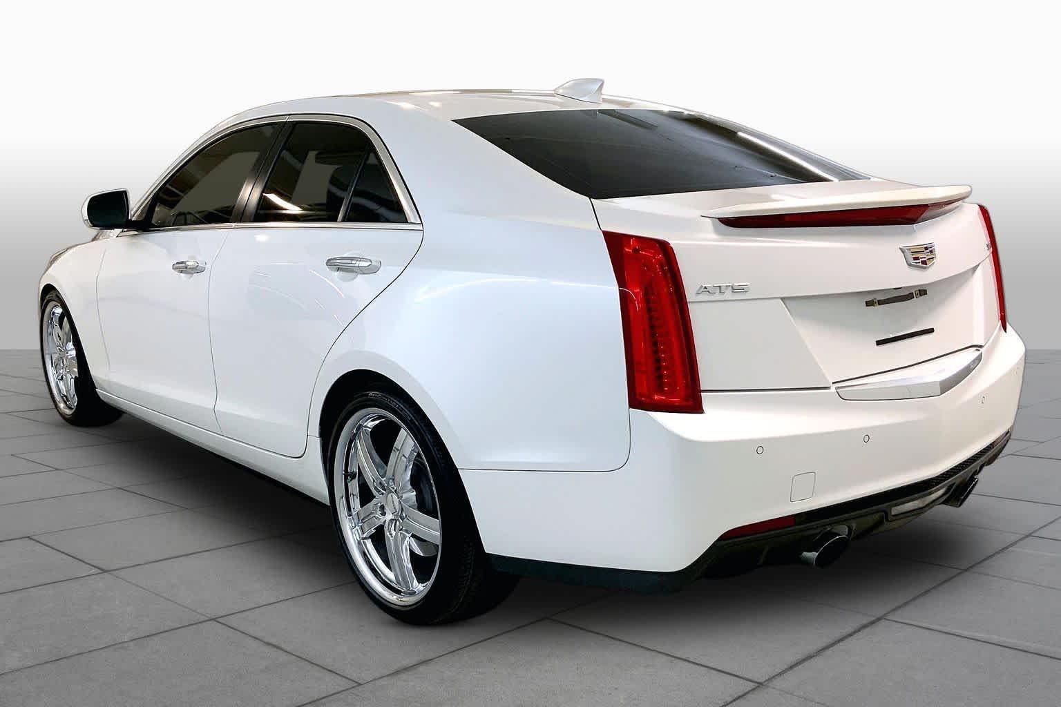Used 2018 Crystal White Tricoat Cadillac Premium Luxury RWD image 11