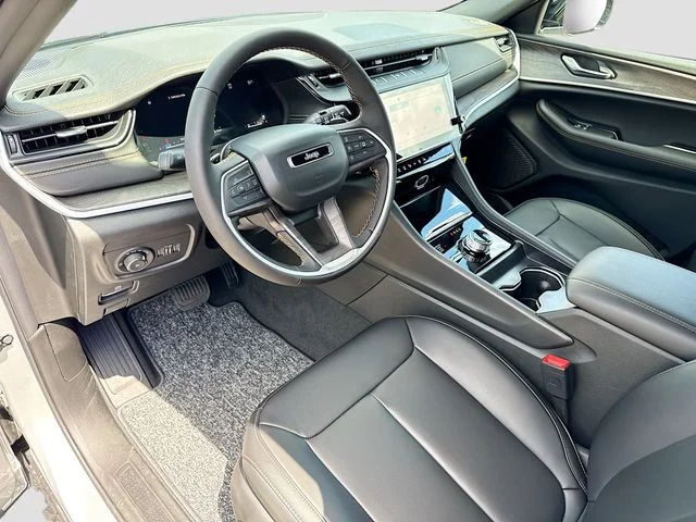New 2026 Silver Zynith Exterior Paint Jeep  image 6