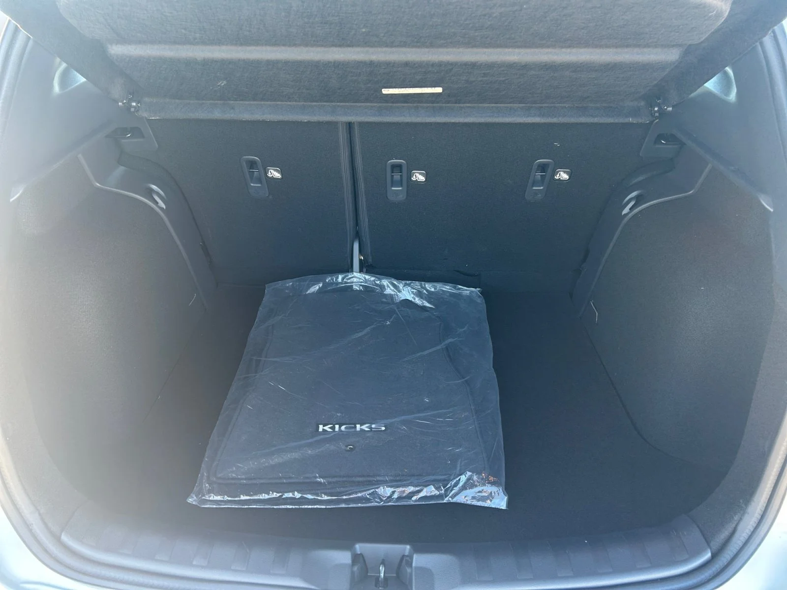 Used 2024 White Nissan SR Premium image 10