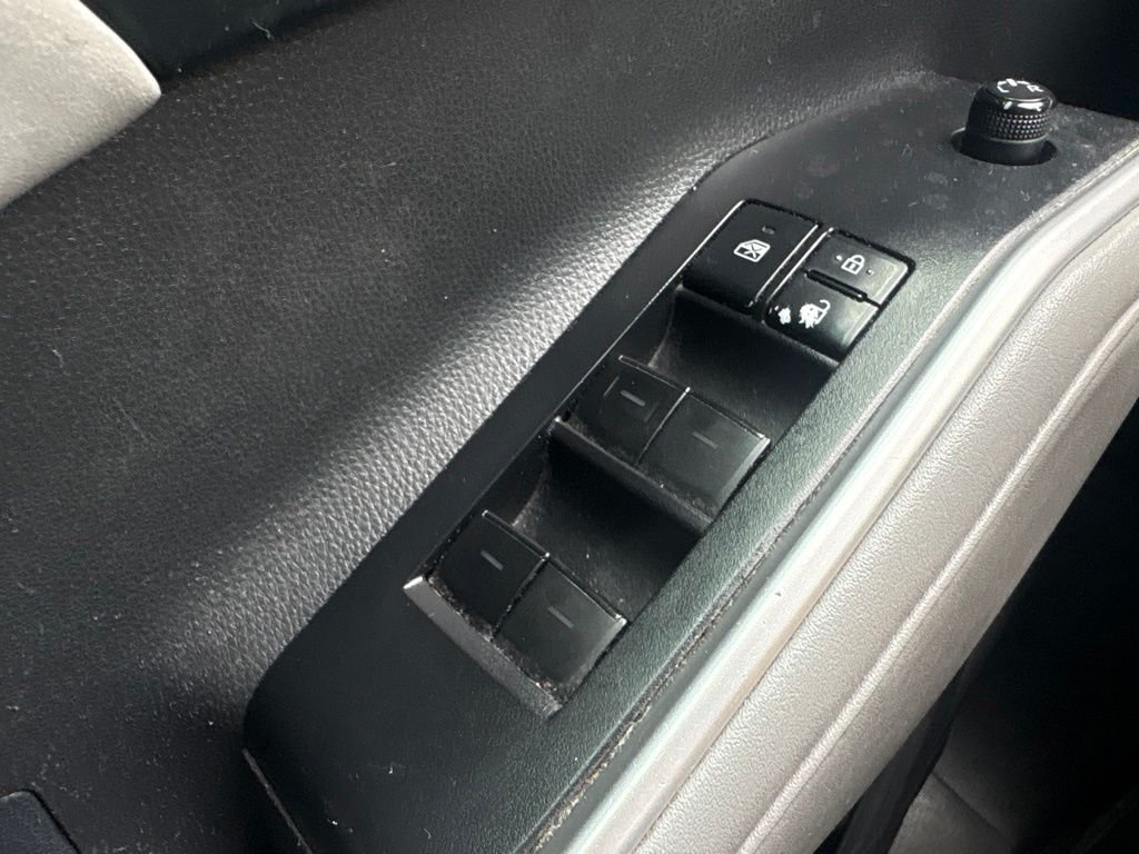 Used 2021  Toyota XLE image 25