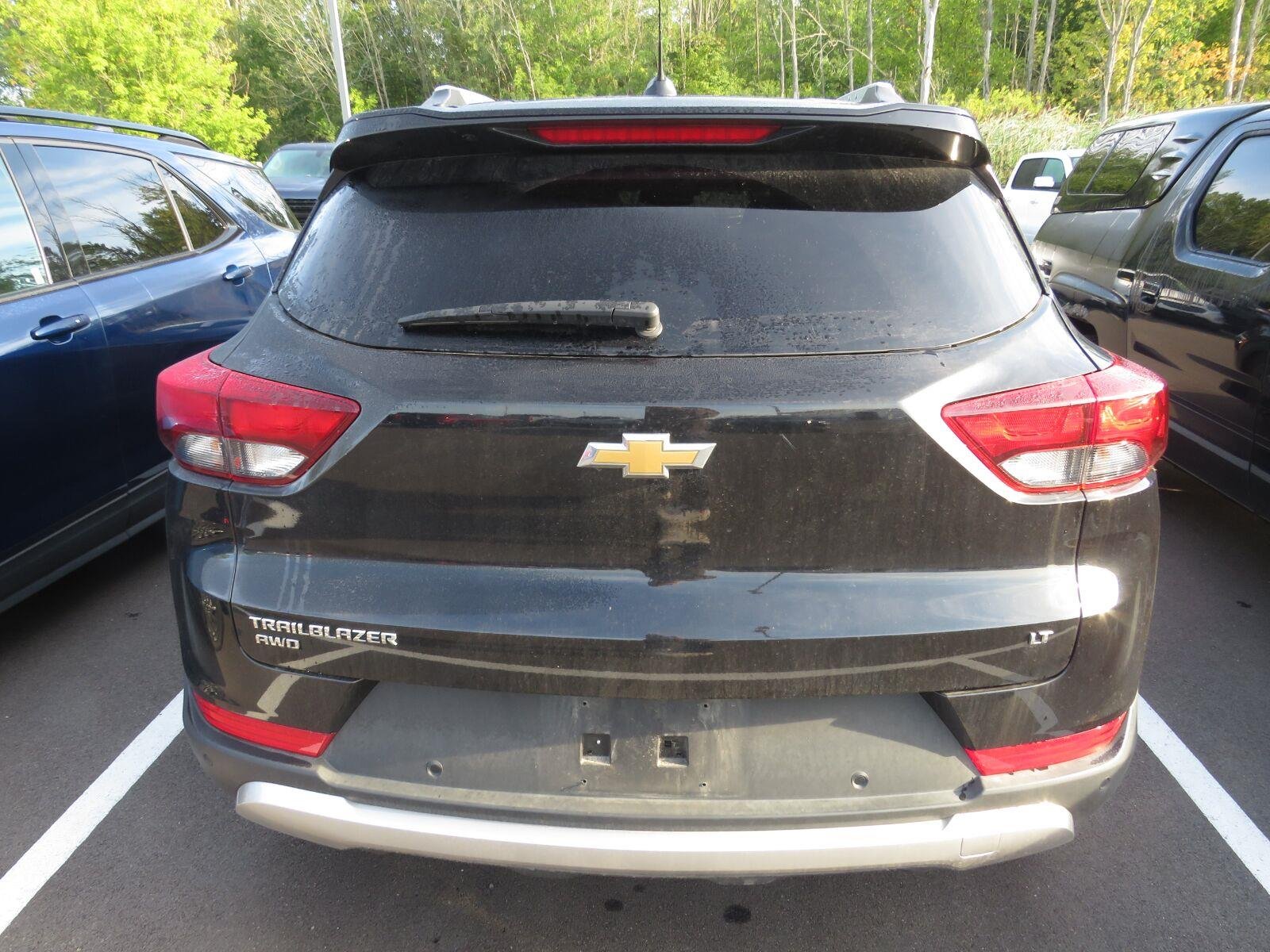 Used 2026 Mosaic Black Metallic Chevrolet LT image 10