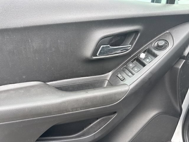 Used 2018 SILVER ICE METALLIC Chevrolet LT image 7