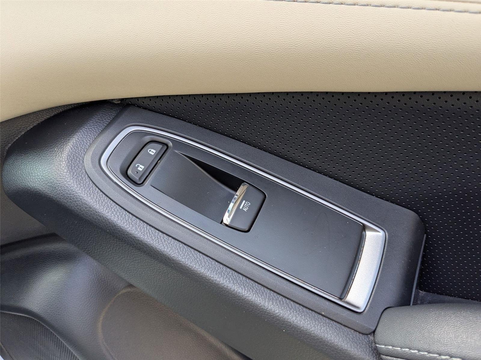 Used 2022 Crystal White Pearl Subaru Touring image 36