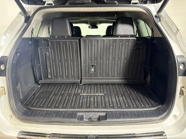 Used 2023 Wind Chill Pearl Toyota Limited image 22